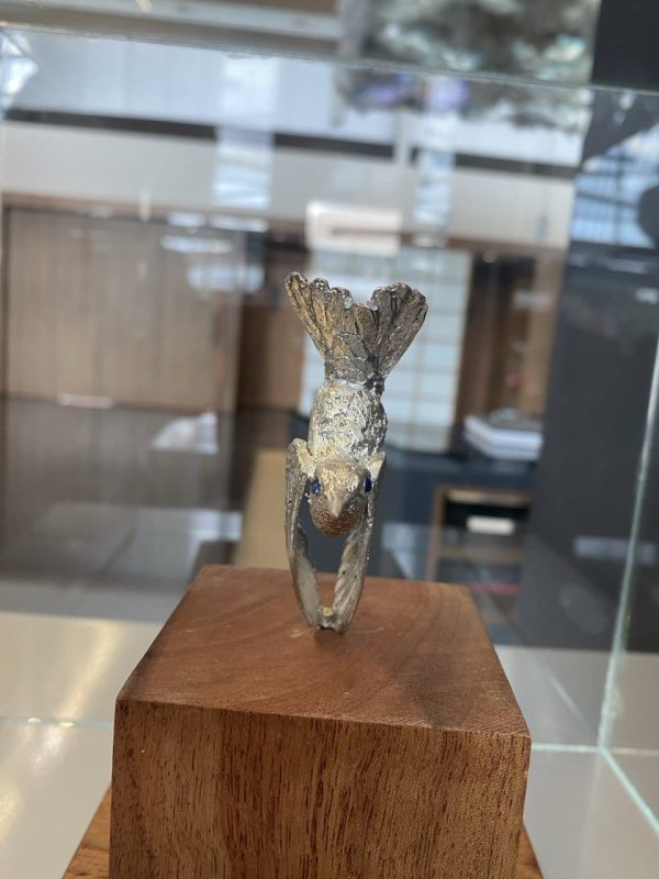 Colibri de plata con inserciones de zafiro - Imagen 2