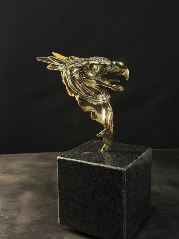 Busto águila Harpia en bronce , técnica de espejado hecho a escala real - Imagen 2
